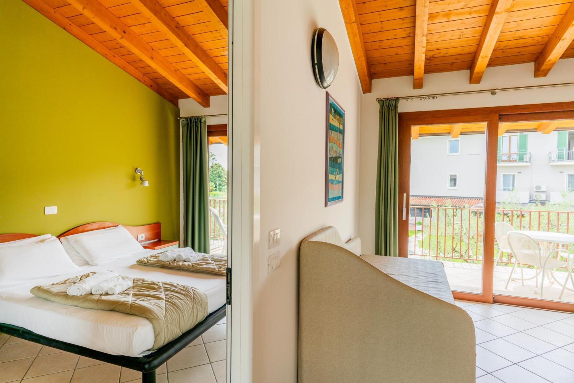 Residence Molino - Holiday Apartments Манерба-дель-Гарда Экстерьер фото