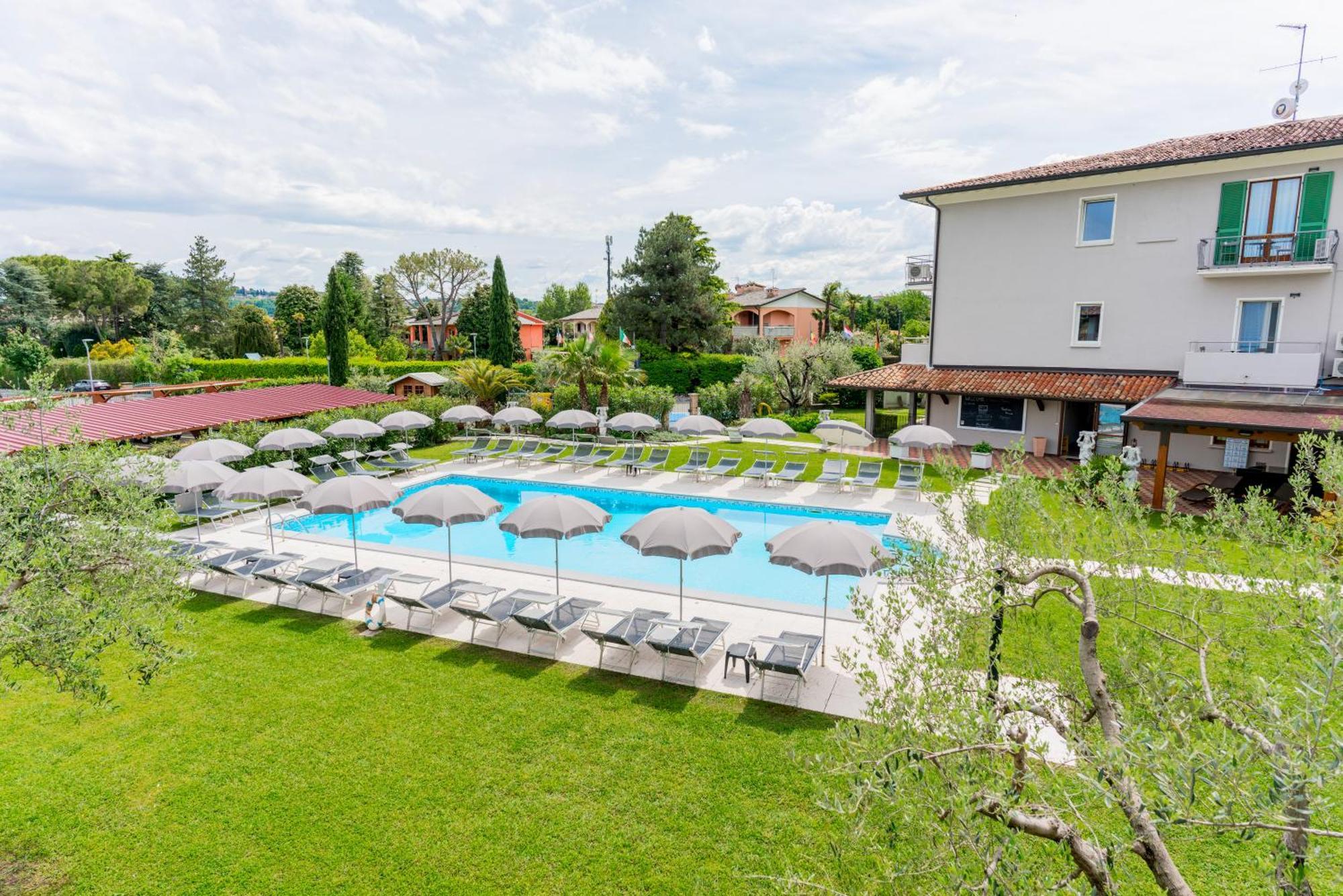 Residence Molino - Holiday Apartments Манерба-дель-Гарда Экстерьер фото